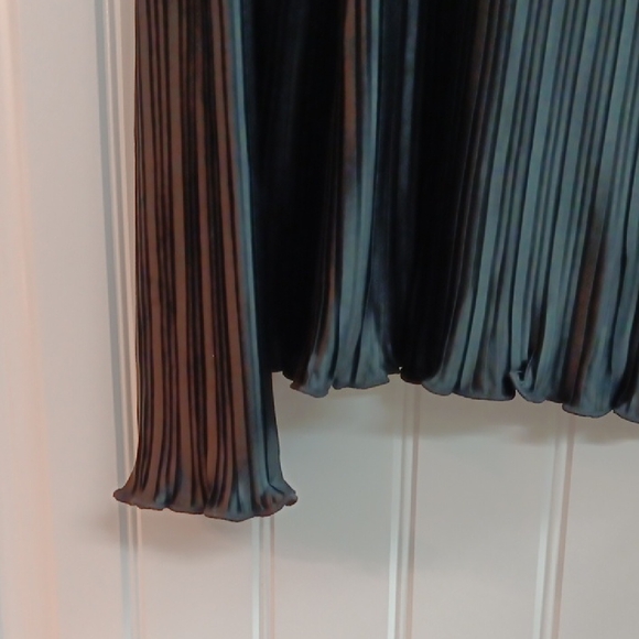 Top - Picture 3 of 8